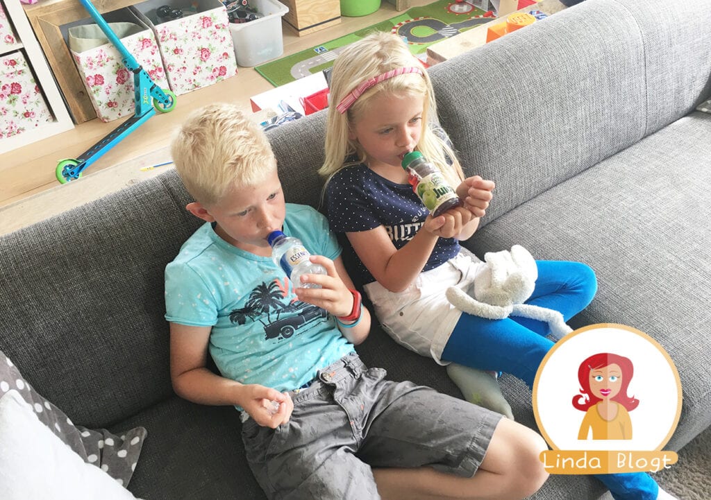 Hoe zorg ik ervoor dat mijn kinderen voldoende drinken?