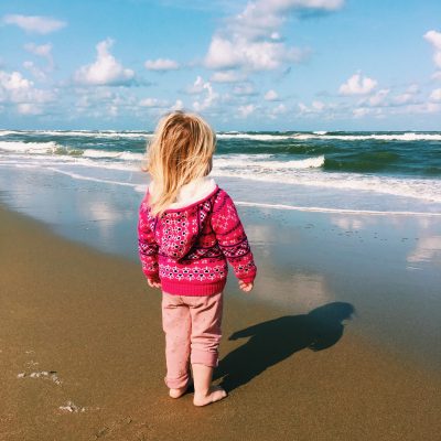 Isaya op het strand