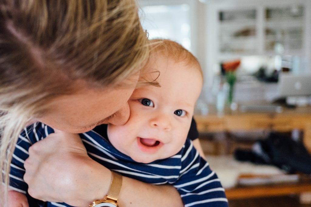 Hoe trek ik als dove ouder de aandacht van mijn kinderen?