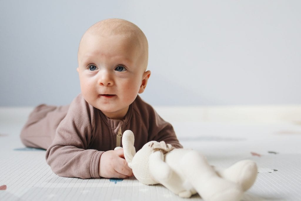 Wanneer kan een baby kruipen?